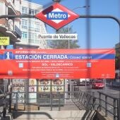 Entrada de la estación de Metro Puente de Vallecas, contigua a la estación de Nueva Numancia