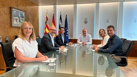 Vicent Marí se ha reunido con todos los alcaldes de Ibiza Vicent Marí se ha reunido con todos los alcaldes de Ibiza