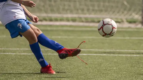 El Centro Deportivo Wanda Alcalá de Henares vuelve a ser sede central en el 2023 de la MADCUP Jugador del torneo internacional de fútbol base MADCUP golpea el balón