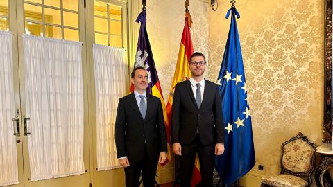 El presidente del Parlament, Gabriel Le Senne, junto al portavoz parlamentario del PP, Sebasti&agrave; Sagreras.