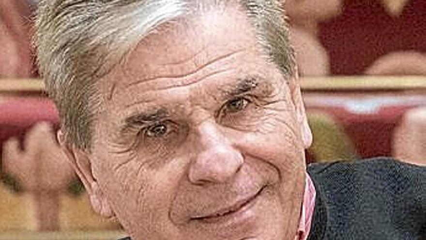 Pedro Ruiz " Soy un poeta que hace piruetas" Pedro Ruiz " Soy un poeta que hace piruetas"