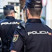 Agentes de la Policía Nacional patrullan a pie Agentes de la Policía Nacional patrullan a pie