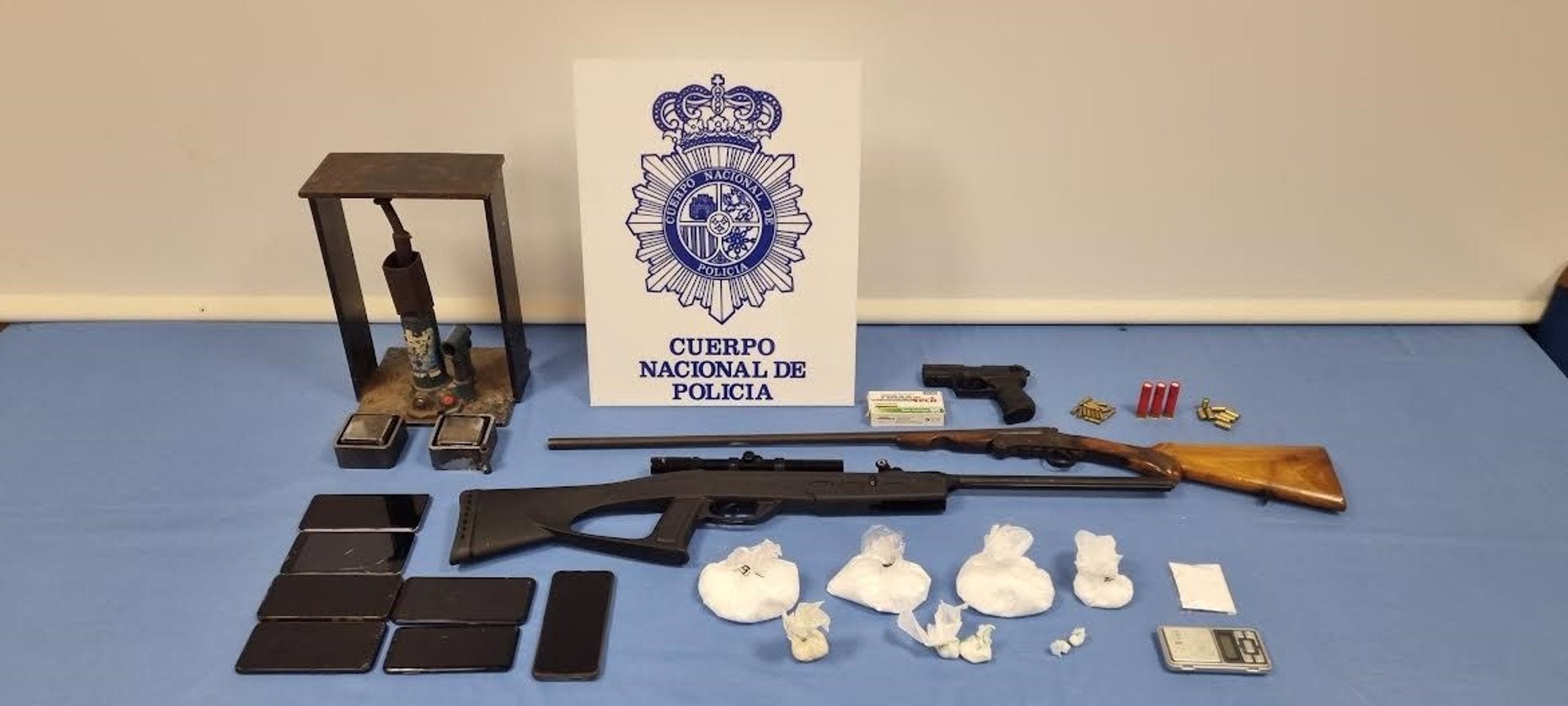 Dos detenidos por tráfico de drogas Dos detenidos por tráfico de drogas