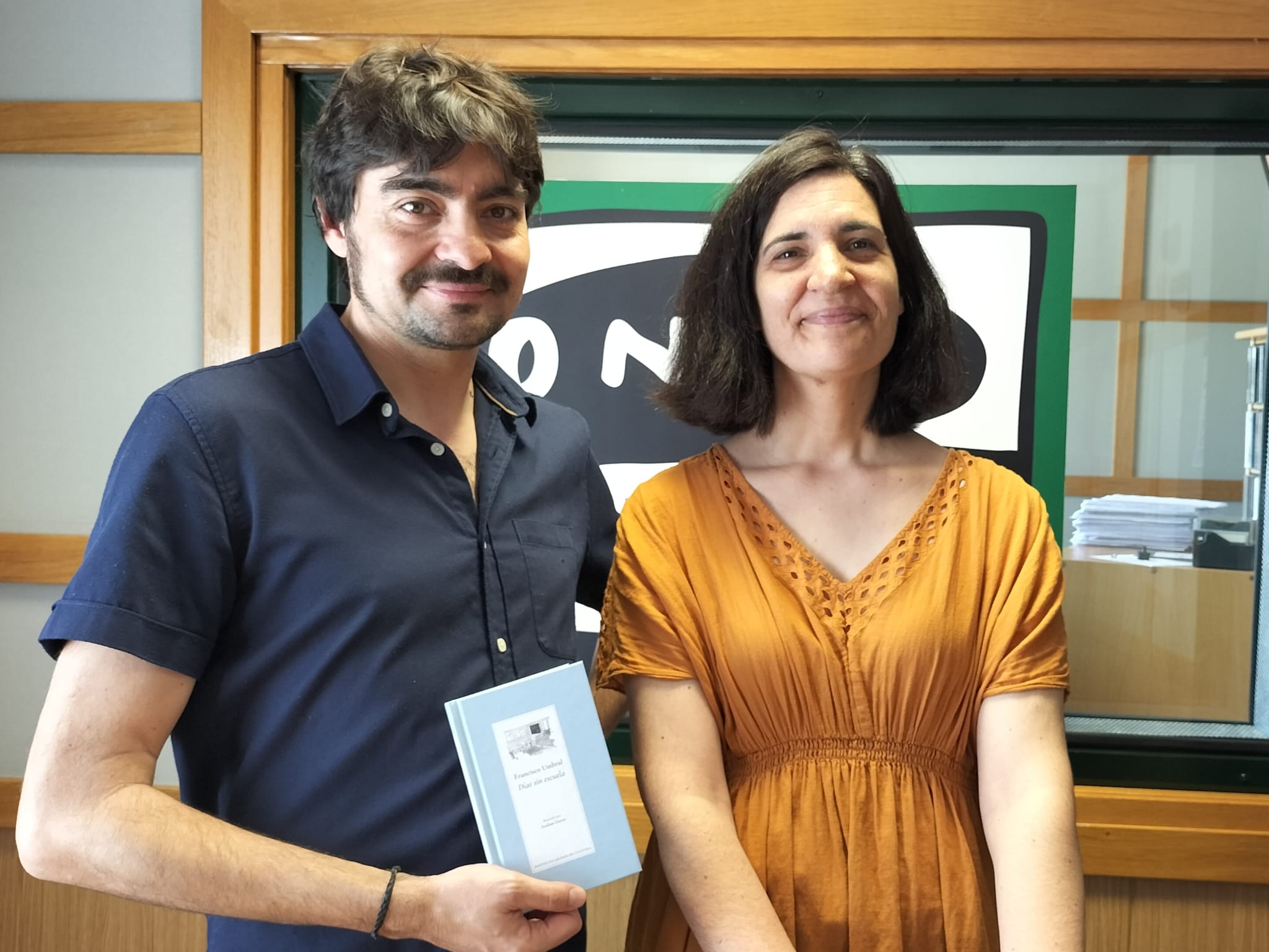 Emilio Gancedo nos presenta la primera-última novela de Francisco Umbral. Emilio Gancedo nos presenta la primera-última novela de Francisco Umbral.