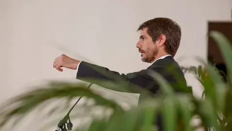 El portavoz de Sumar, Ernest Urtasun, este lunes durante la rueda de prensa El portavoz de Sumar, Ernest Urtasun, este lunes durante la rueda de prensa/ EFE/Chema Moya