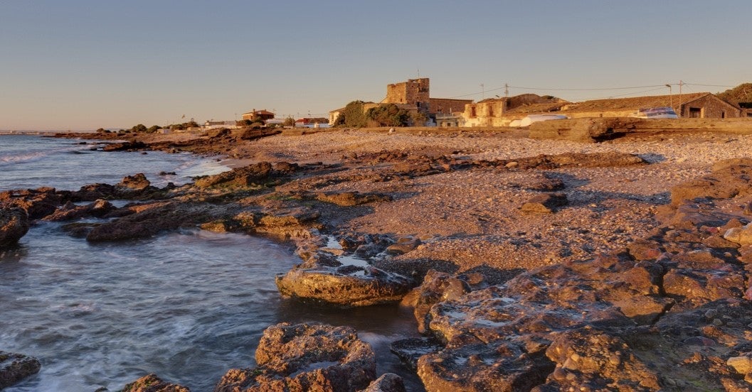 El Grao Vell da a conocer su ruta pirata por el fortín y la marjal dels Moros de Sagunto El Grao Vell da a conocer su ruta pirata por el fortín y la marjal dels Moros de Sagunto
