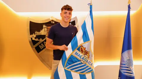 El Málaga Club de Fútbol firma a Jokin Gabilondo, lateral derecho que proviene del filial de la Real Sociedad de Fútbol, vinculado en propiedad hasta 2025 con opción de un año más El Málaga Club de Fútbol firma a Jokin Gabilondo, lateral derecho que proviene del filial de la Real Sociedad de Fútbol, vinculado en propiedad hasta 2025 con opción de un año más