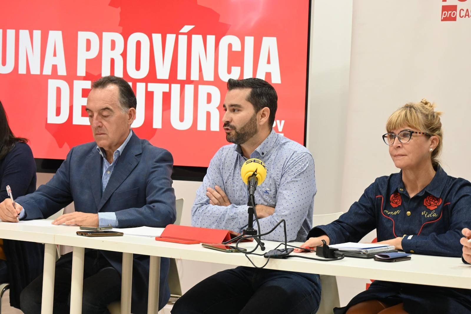 El PSOE presentará mociones para que la bandera LGTBI vuelva a ondear en las instituciones El PSOE presentará mociones para que la bandera LGTBI vuelva a ondear en las instituciones