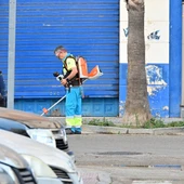 Uno de los operarios de limpieza de Cádiz Uno de los operarios de limpieza de Cádiz
