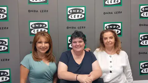 Michelle y Mariola, con Marta Llinares en el centro Michelle y Mariola, con Marta Llinares en el centro