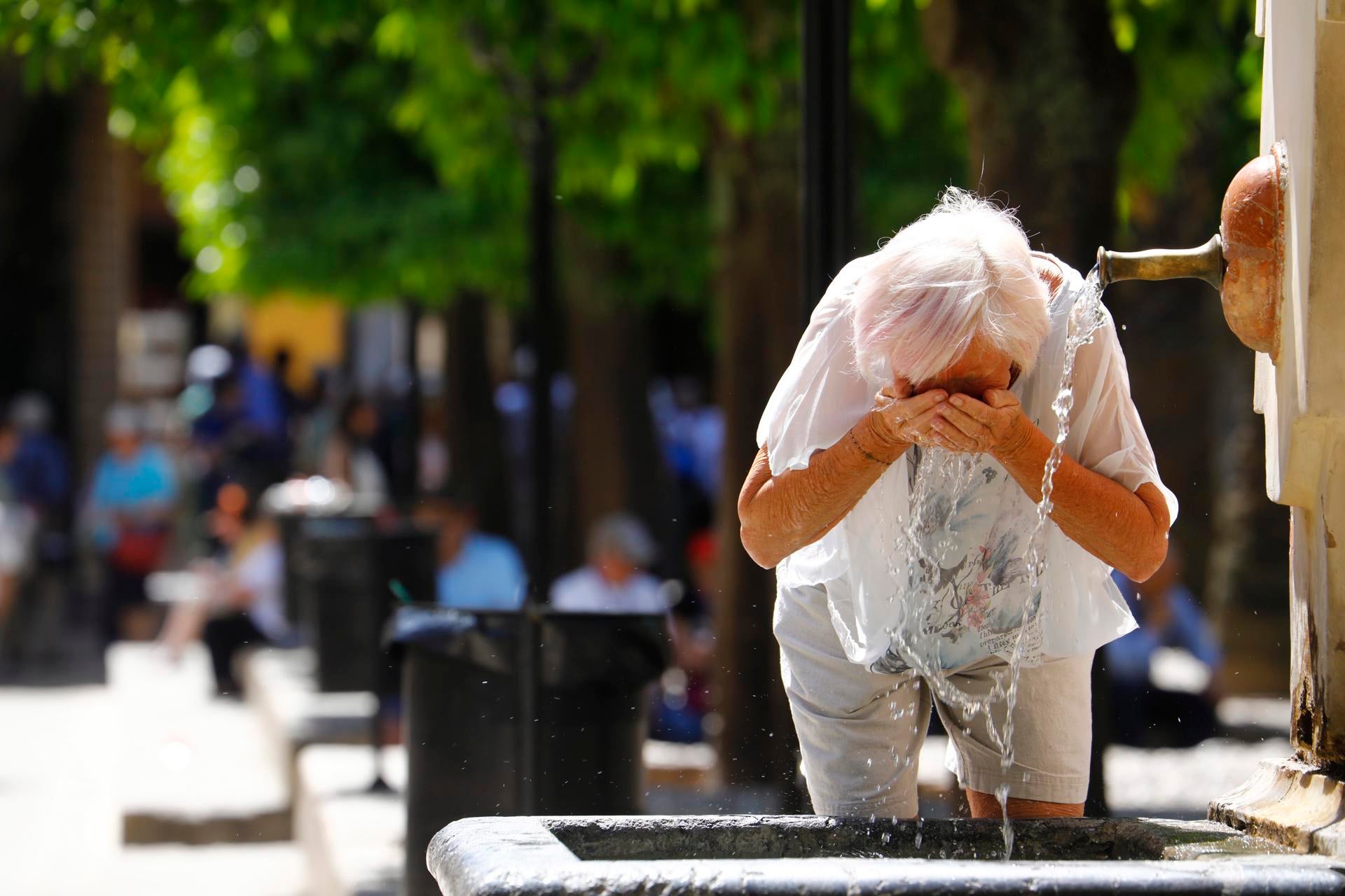 Ocho comunidades autónomas en riesgo por altas temperaturas, tormentas y precipitaciones Ocho comunidades autónomas en riesgo por altas temperaturas, tormentas y precipitaciones