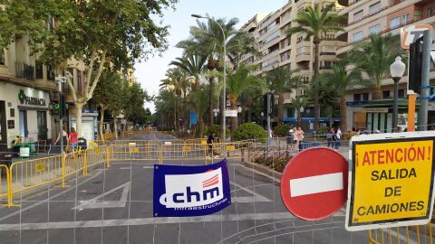 El paseo de Federico Soto cortado de subida hacia la plaza de Los Luceros 