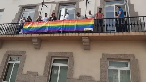 Día del orgullo LGTB Bandera Arco Irís en la Delegación del Gobierno en Galicia.