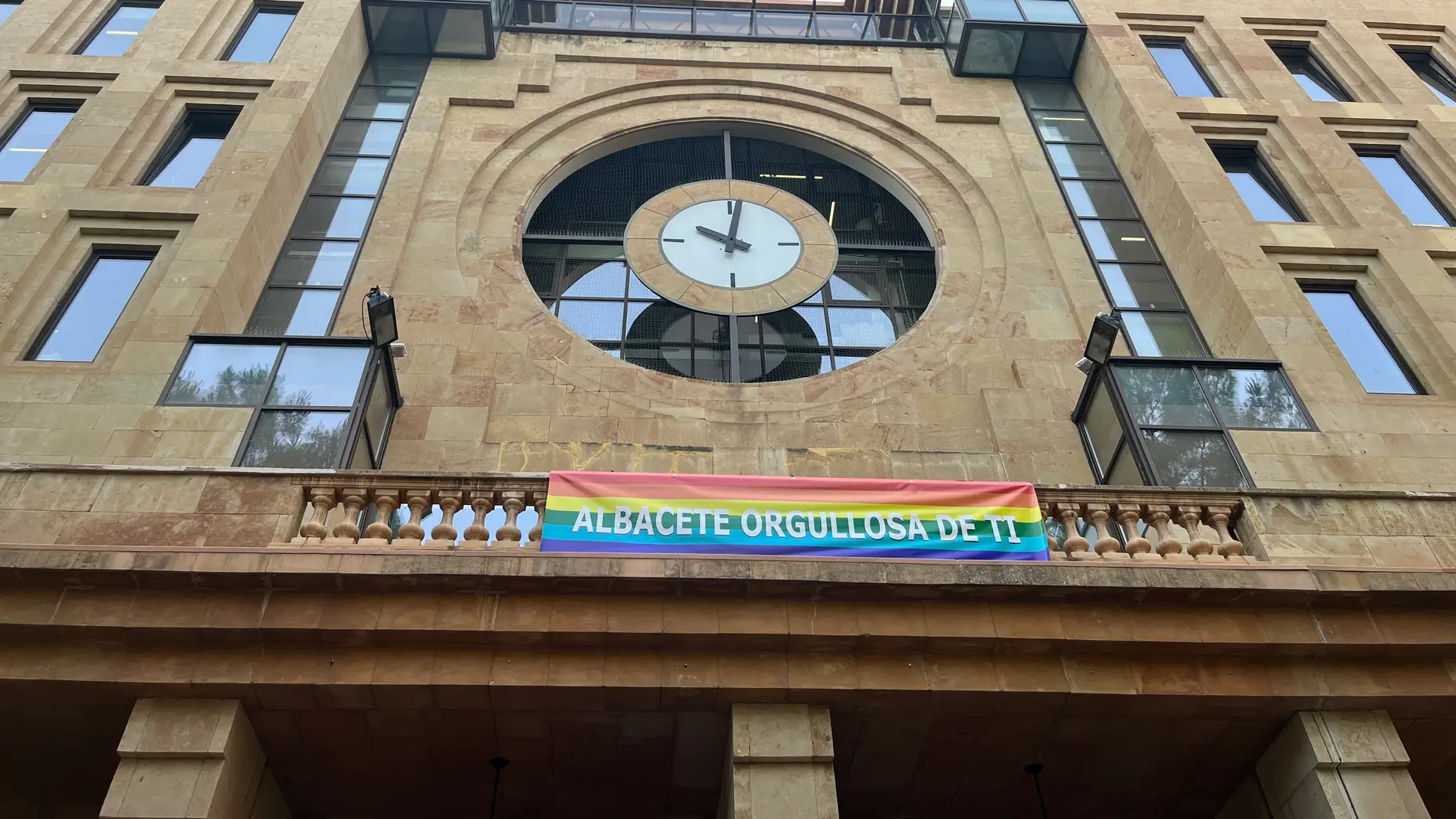 Bandera LGTBI en el Ayuntamiento de Albacete