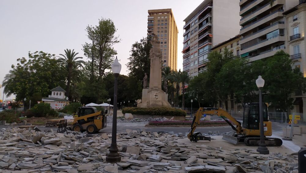 La plaza de Canalejas, también levantada 