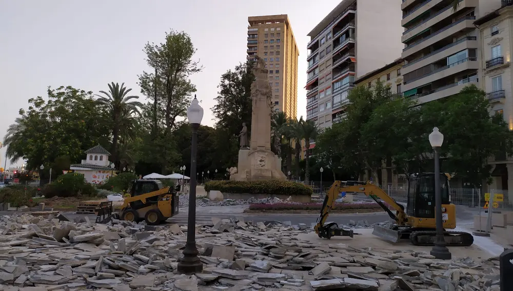 La plaza de Canalejas, también levantada La plaza de Canalejas, también levantada
