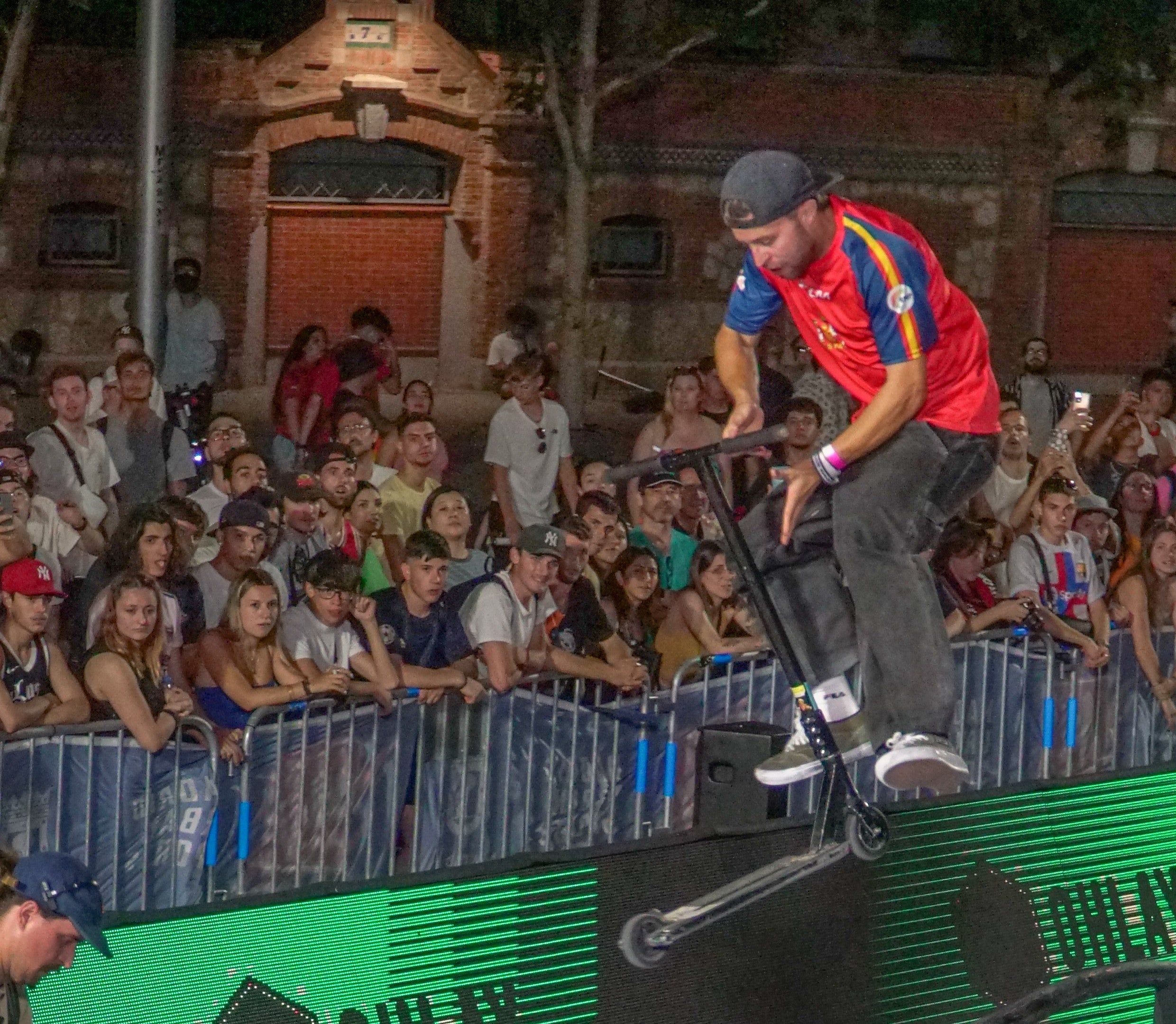 Guifré Obradors: "voy más en patinete que a pie" Guifré Obradors: "voy más en patinete que a pie"