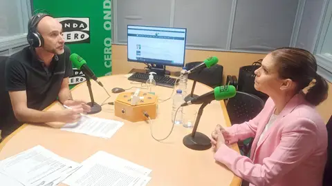 Primera visita de Judith Piquet como alcaldesa de Alcalá de Henares a Más de uno Alcalá Judith Piquet en los estudios de Onda Cero Alcalá