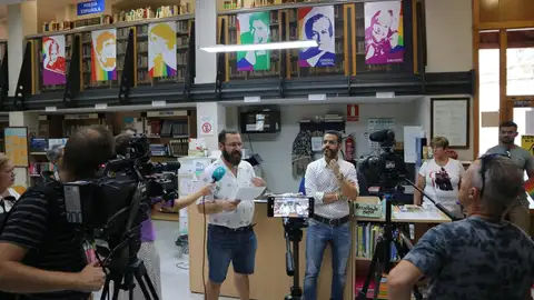 Abre en Olivenza la primera LGBTeca de Extremadura, un espacio dedicado a la historia y las aportaciones del colectivo Abre en Olivenza la primera LGBTeca de Extremadura, un espacio dedicado a la historia y las aportaciones del colectivo