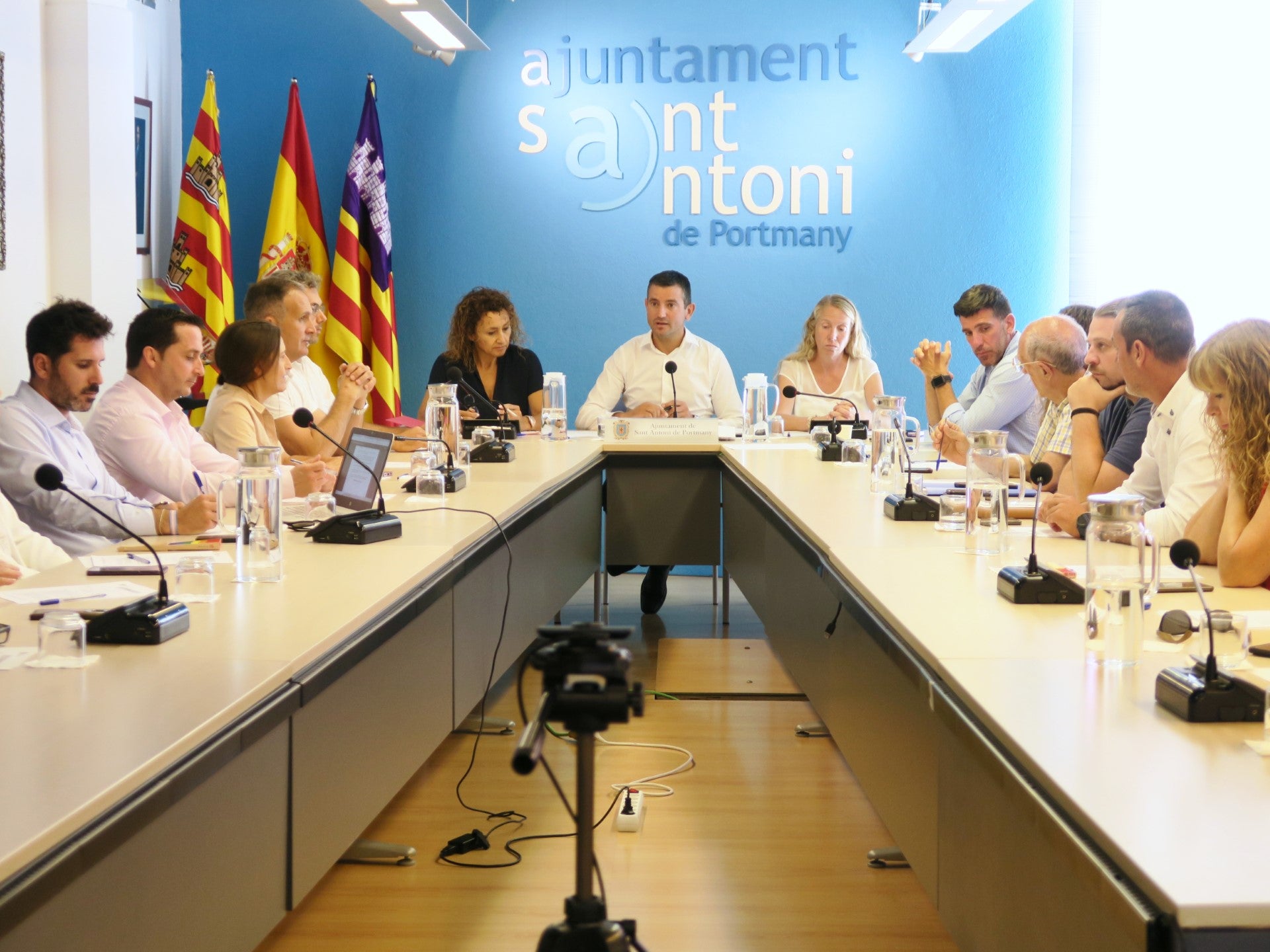 El pleno de Sant Antoni aprueba las delegaciones, dedicaciones y retribuciones de los miembros de la corporación municipal El pleno de Sant Antoni aprueba las delegaciones, dedicaciones y retribuciones de los miembros de la corporación municipal