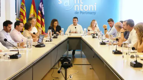 El pleno de Sant Antoni aprueba las delegaciones, dedicaciones y retribuciones de los miembros de la corporación municipal El pleno de Sant Antoni aprueba las delegaciones, dedicaciones y retribuciones de los miembros de la corporación municipal