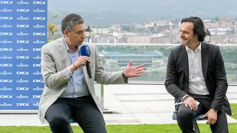 Martín Peláez, presidente del Real Oviedo, en la firma del acuerdo con DIGI Martín Peláez, presidente del Real Oviedo, en la firma del acuerdo con DIGI