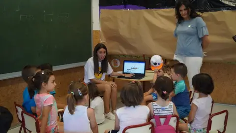 Imagen de archivo de actividades realizadas de la Escuela de Verano. Imagen de archivo de actividades realizadas de la Escuela de Verano.
