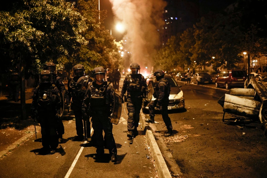 Al menos 150 detenidos en las protestas en Francia por la muerte de un adolescente a manos de la Policía Al menos 150 detenidos en las protestas en Francia por la muerte de un adolescente a manos de la Policía