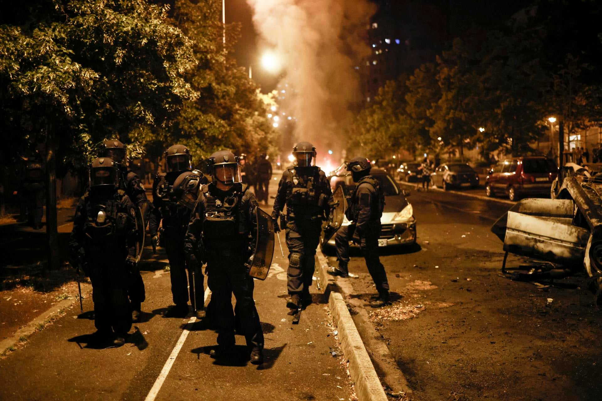 Macron convoca de urgencia una unidad de crisis interministerial tras los disturbios por la violencia policial en Francia Macron convoca de urgencia una unidad de crisis interministerial tras los disturbios por la violencia policial en Francia