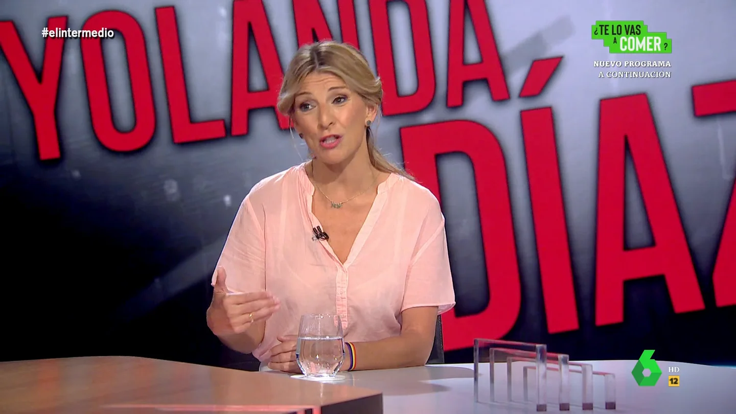 Yolanda Díaz: "Frente a la guerra de sexos del matón de Abascal que compra Feijóo, el feminismo da derechos a hombres y mujeres" Yolanda Díaz: "Frente a la guerra de sexos del matón de Abascal que compra Feijóo, el feminismo da derechos a hombres y mujeres"