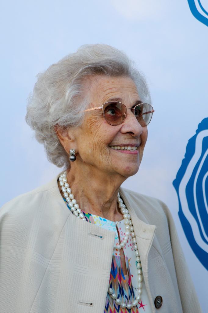 La familia Vectalia lamenta el fallecimiento de Doña Julia Paredes, dolor al que se une la ciudad de Alicante La familia Vectalia lamenta el fallecimiento de Doña Julia Paredes, dolor al que se une la ciudad de Alicante