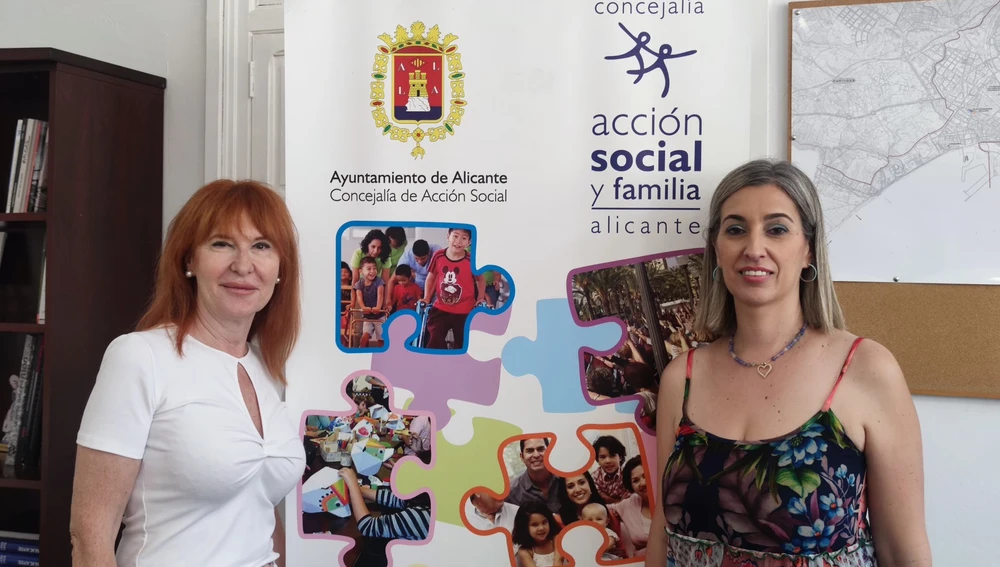 Begoña León (izquierda) concejala de Derechos Públicos Begoña León (izquierda) concejala de Derechos Públicos