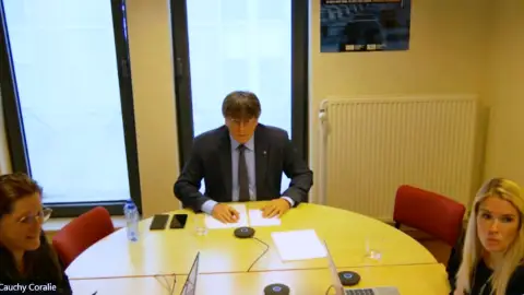 Carles Puigdemont declara per videoconferència en el judici a l'exconseller Miquel Buch Carles Puigdemont declara per videoconferència en el judici a l'exconseller Miquel Buch