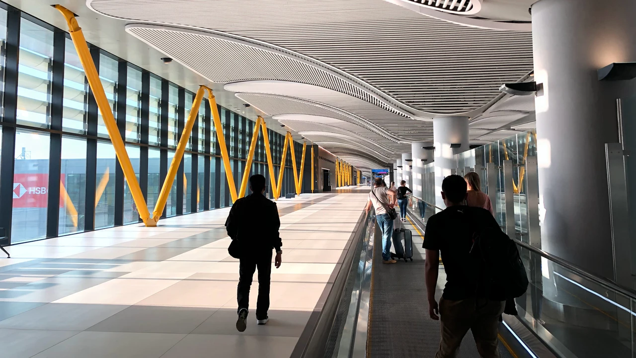 Cinta mecánica de un aeropuerto