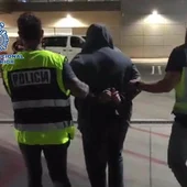Uno de los detenidos por el secuestro a una mujer en el barrio de Palmete de Sevilla, a la que liberaron tras retenerla cuatro días en Portugal Uno de los detenidos por el secuestro a una mujer en el barrio de Palmete de Sevilla, a la que liberaron tras retenerla cuatro días en Portugal