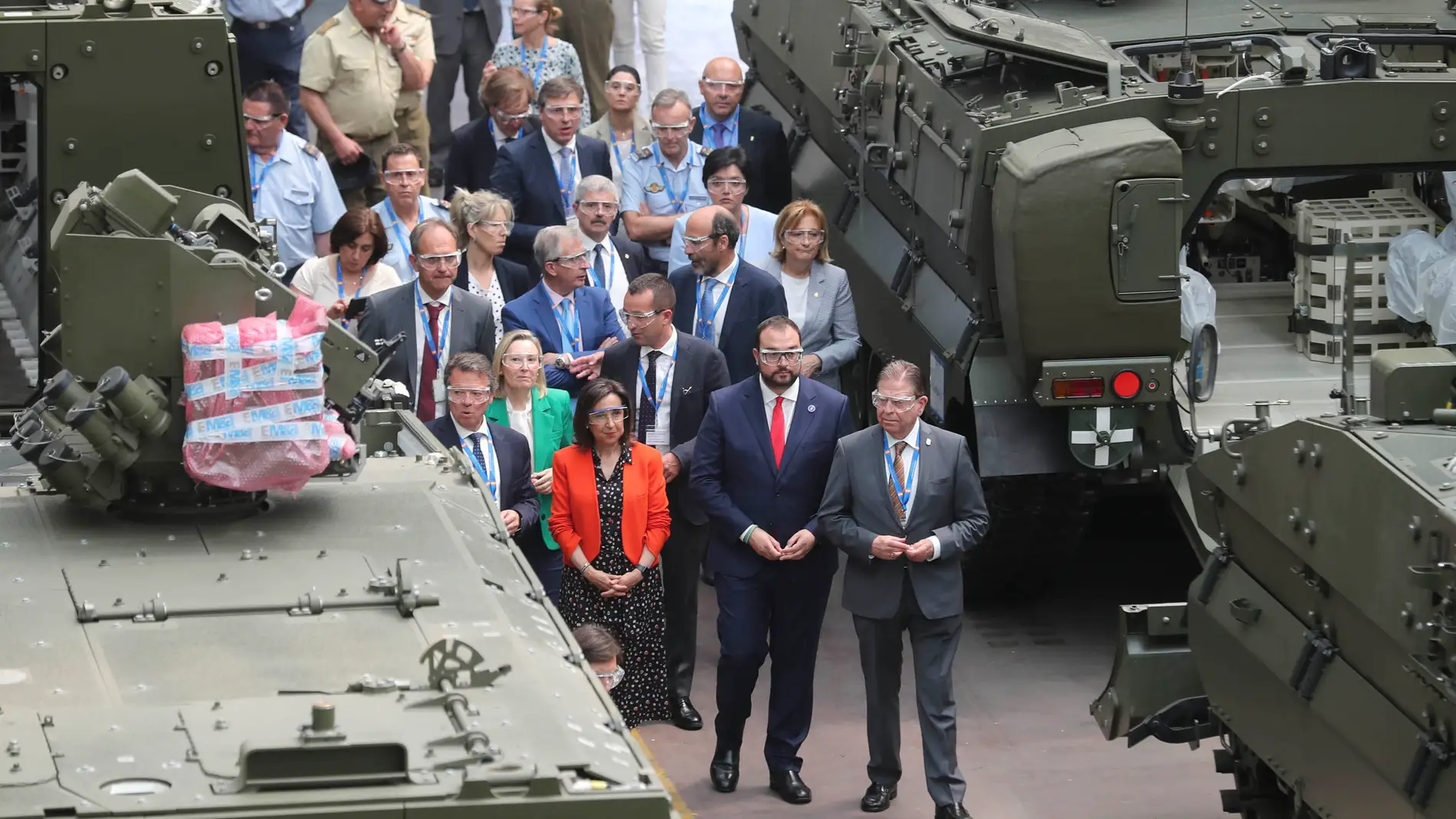 Visita de la Ministra de Defensa a la fábrica de armas de Trubia