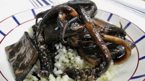 Chipirones troceados en su tinta