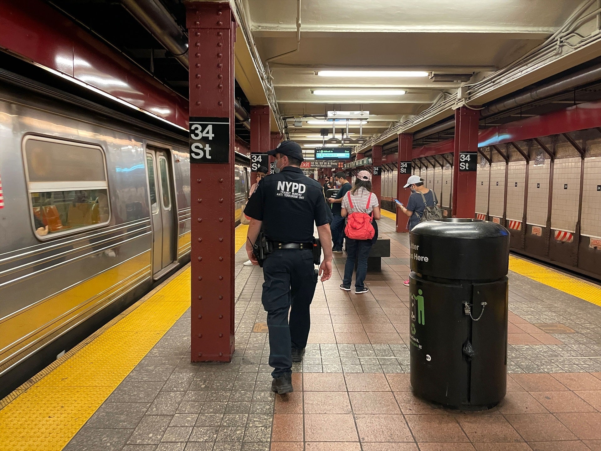 La peligrosa moda de "surfear" en el metro de Nueva York deja siete muertos en lo que va de año La peligrosa moda de "surfear" en el metro de Nueva York deja siete muertos en lo que va de año