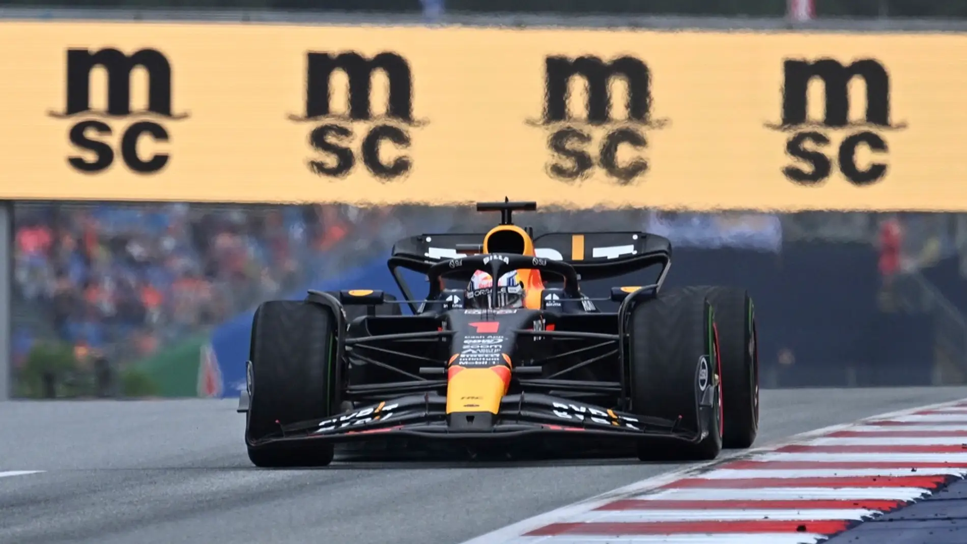 Verstappen gana el sprint de Austria por delante de 'Checo' y de Sainz