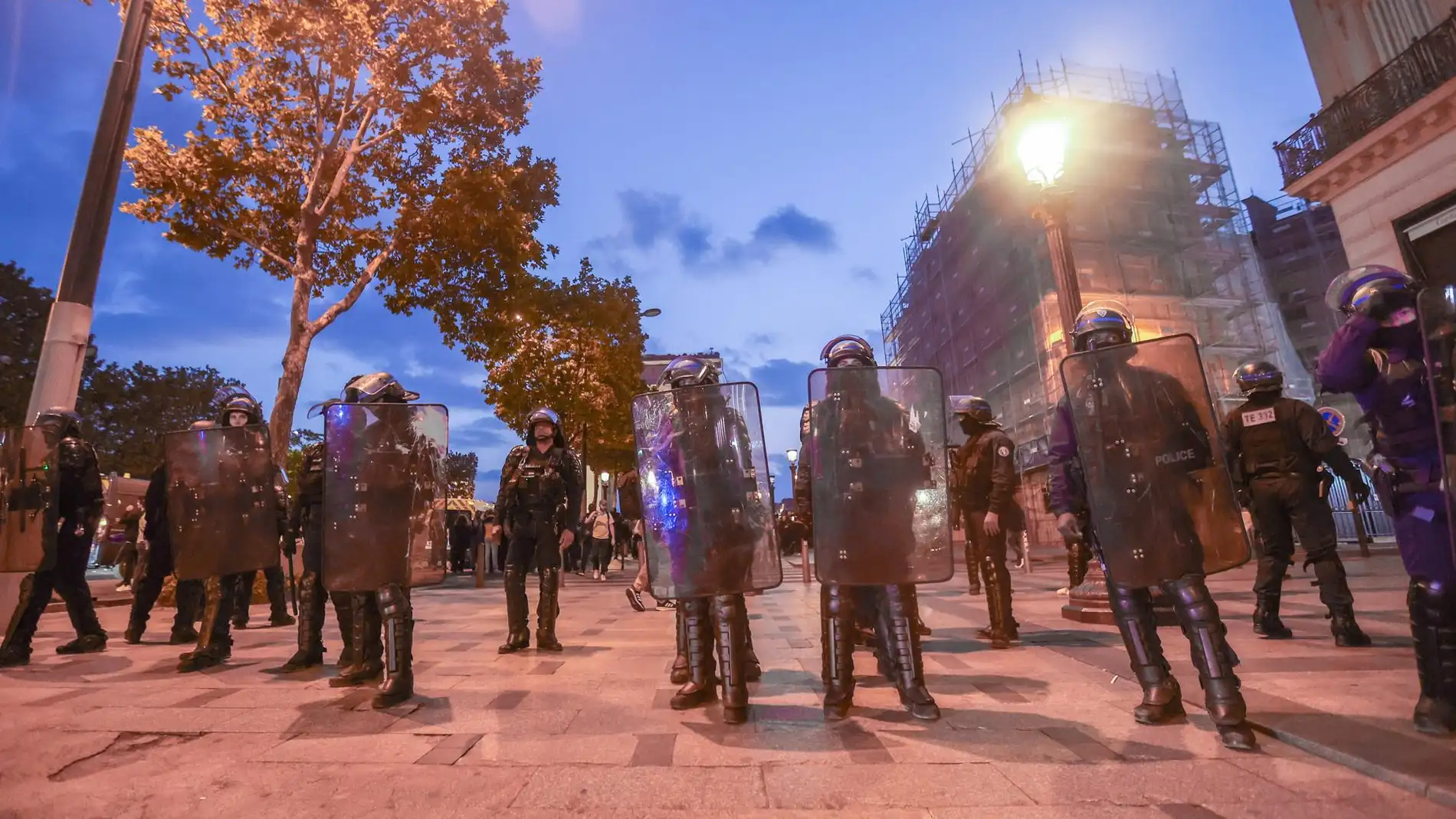 Los disturbios aminoran en Francia pero el amplio despliegue de seguridad se mantiene