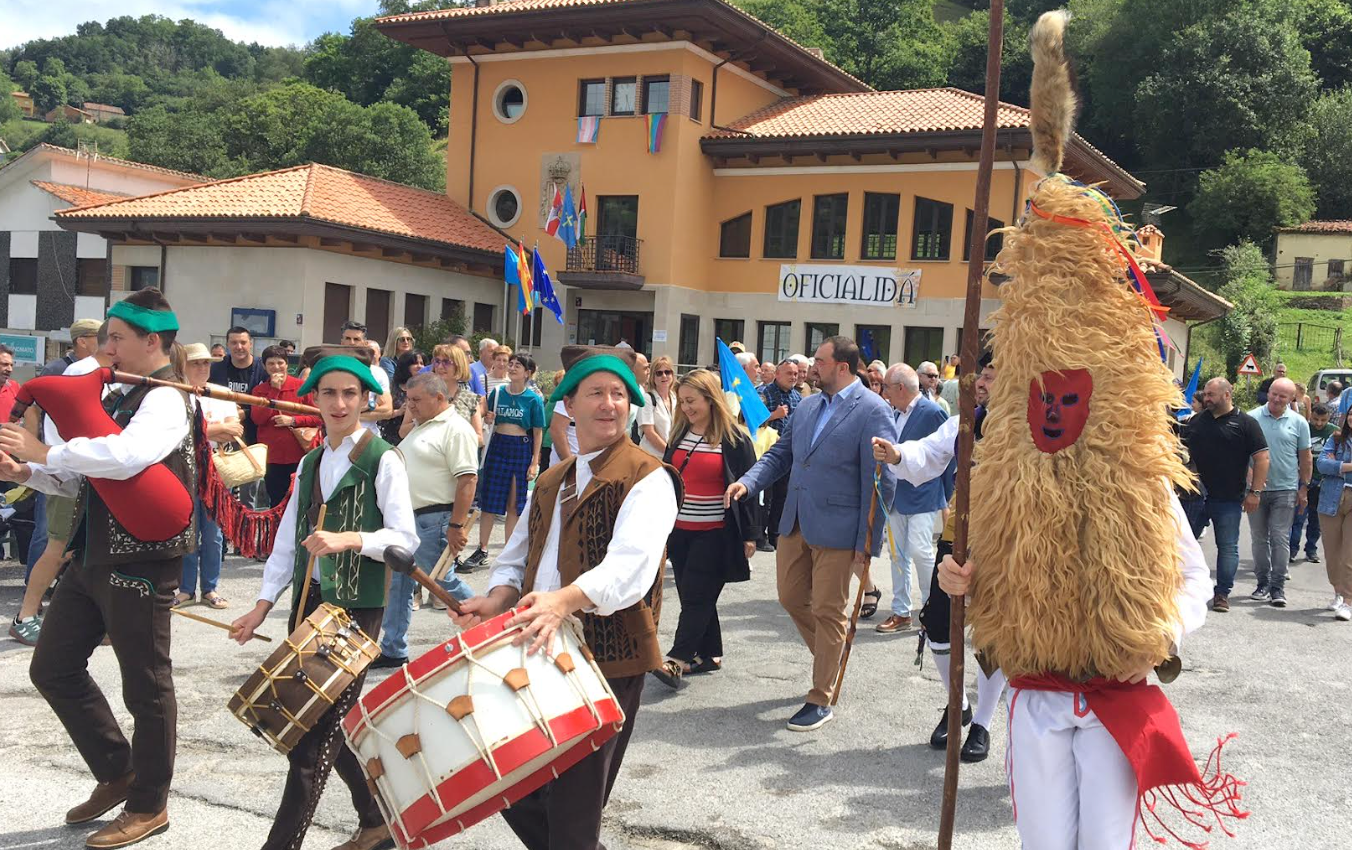 Adrián Barbón alerta en Bimenes sobre una "ofensiva antiasturianista" Adrián Barbón alerta en Bimenes sobre una "ofensiva antiasturianista"