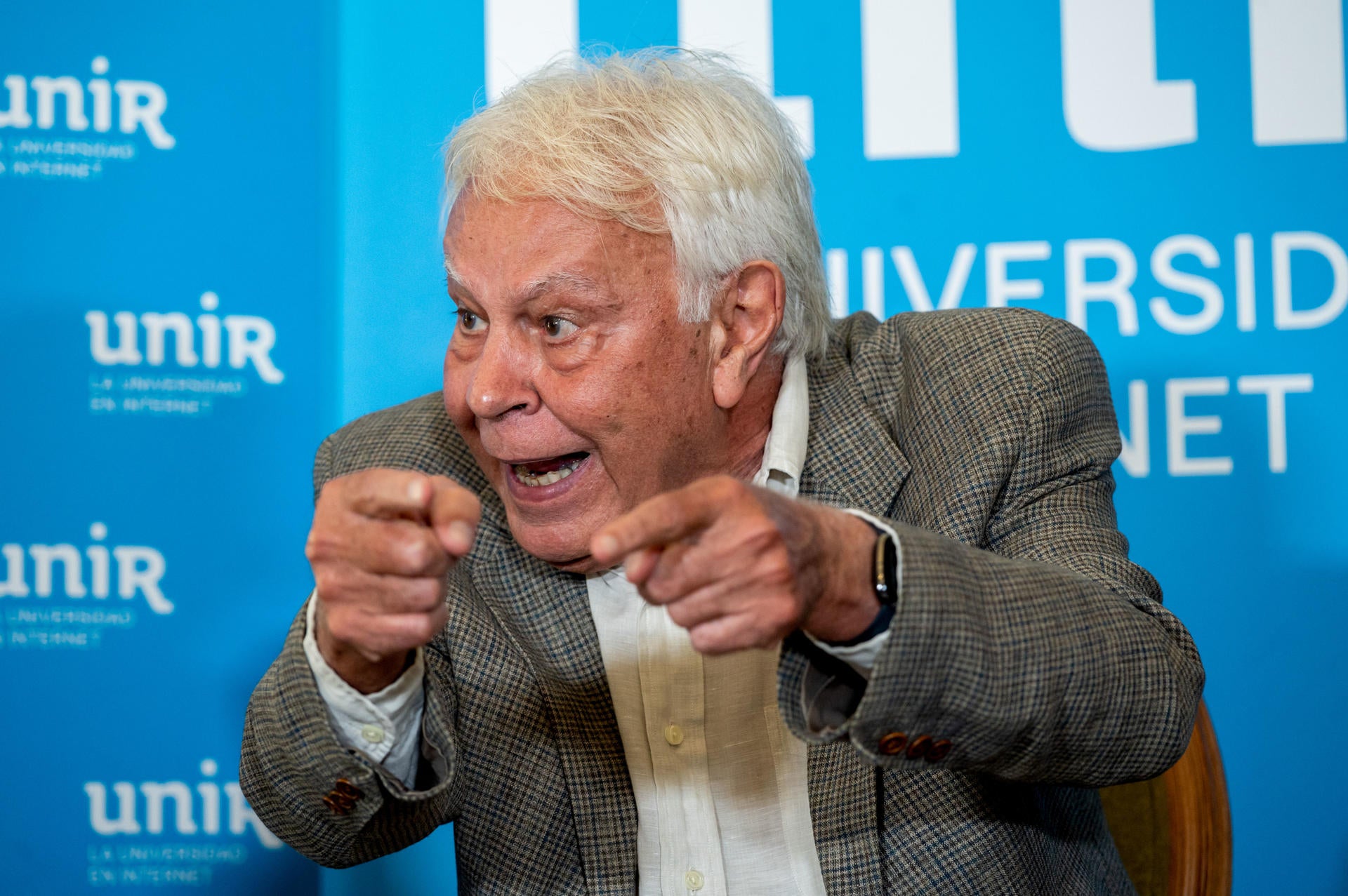 Felipe González defiende que gobierne la lista más votada "cuando no haya otra opción" y pide "pactos de centralidad" Felipe González defiende que gobierne la lista más votada "cuando no haya otra opción" y pide "pactos de centralidad"