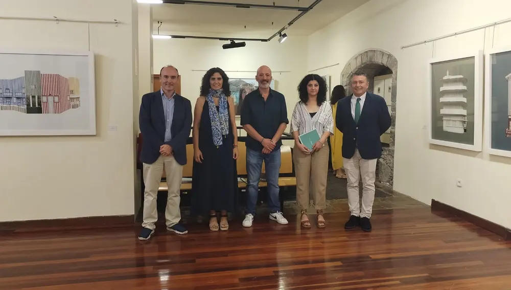 Ganadores, patronos y Dir. Gral. Cultura en inauguración exposición. Ganadores, patronos y Dir. Gral. Cultura en inauguración exposición.