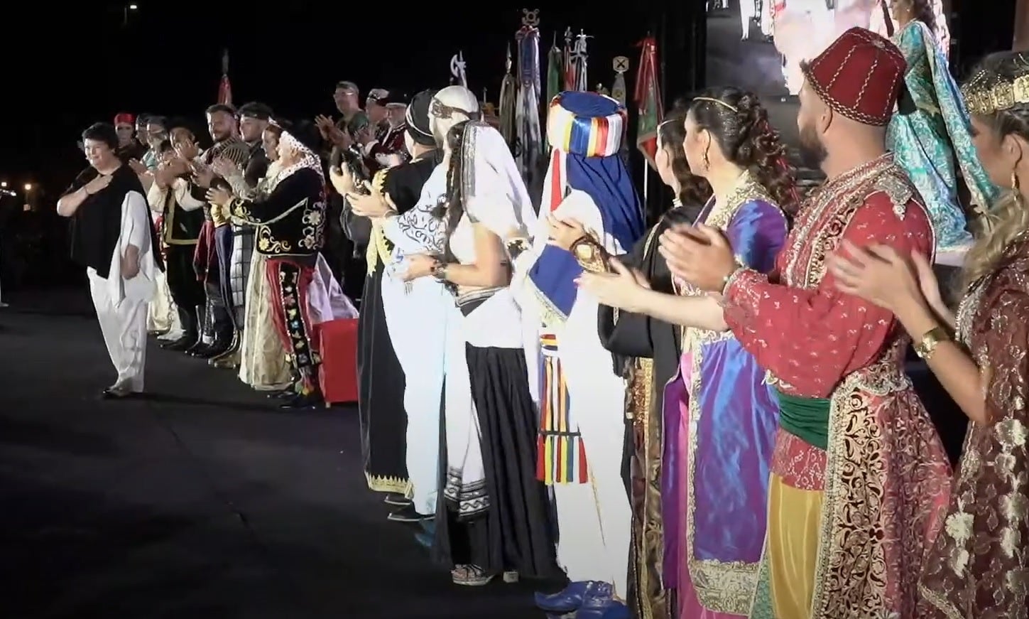 más de 2 mil personas asisten a la presentación de los cargos festeros de Villajoyosa más de 2 mil personas asisten a la presentación de los cargos festeros de Villajoyosa
