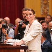 La popular Marga Prohens durante su discurso en el debate de investidura en el Parlament balear 