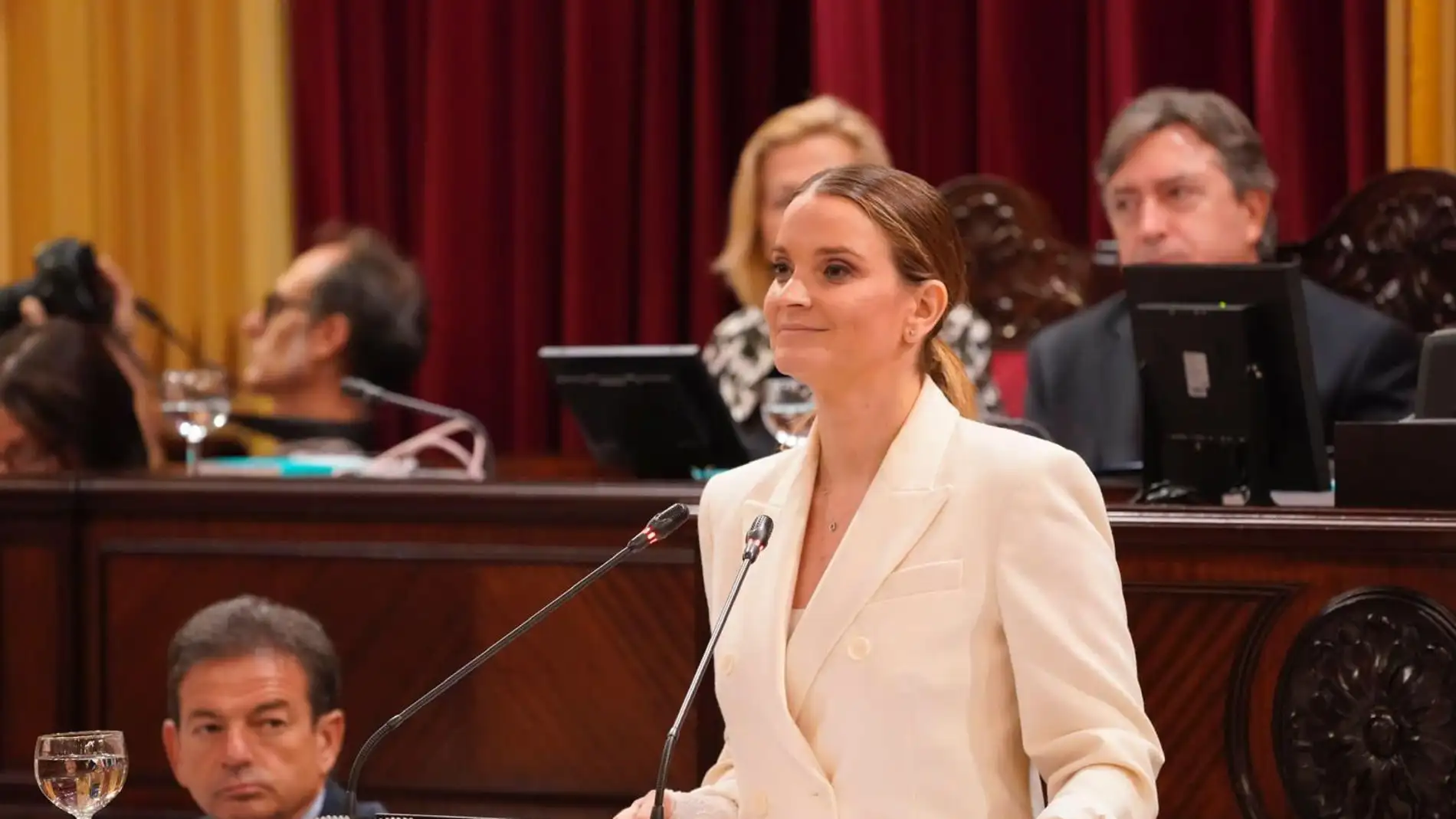La popular Marga Prohens durante su discurso en el debate de investidura en el Parlament balear 