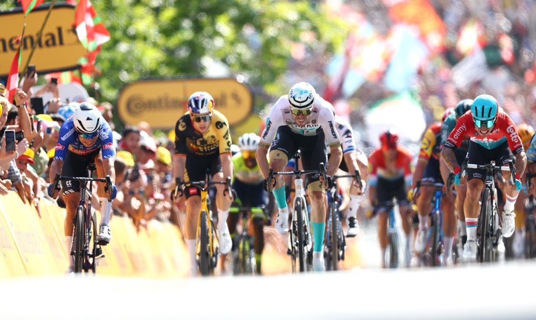 Philipsen se lleva la tercera etapa al sprint Philipsen se lleva la tercera etapa al sprint