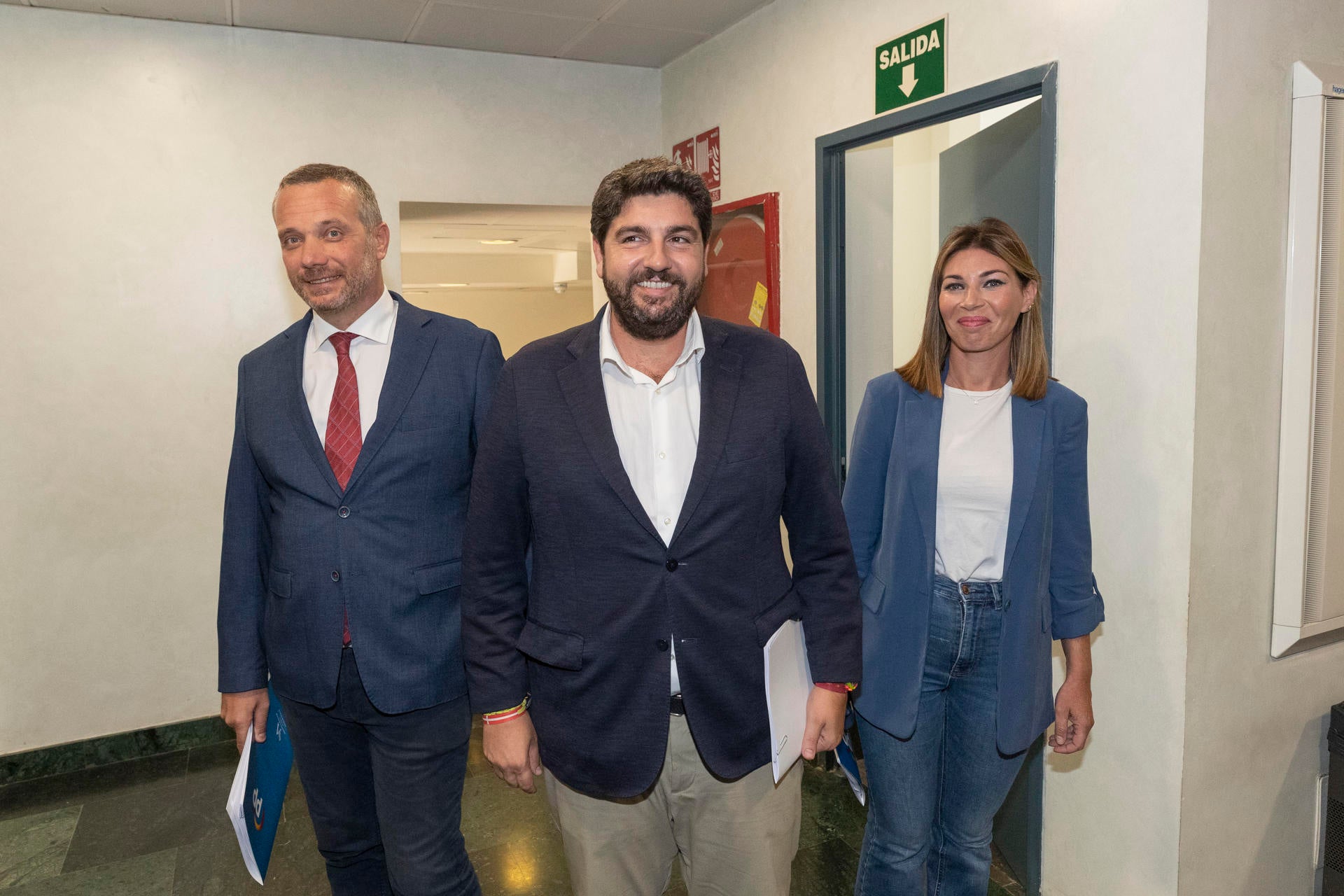 PP y Vox no cambian sus posiciones en la primera reunión para negociar la investidura de López Miras en Murcia PP y Vox no cambian sus posiciones en la primera reunión para negociar la investidura de López Miras en Murcia