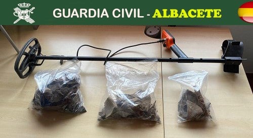 Investigan a dos personas por el expolio de un yacimiento arqueológico de la Sierra del Segura Investigan a dos personas por el expolio de un yacimiento arqueológico de la Sierra del Segura