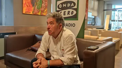 Miguel Anxo Fernández Lores no hall do Hotel Rías Bajas Entrevista no almorzo informativo de Más de Uno Pontevedra